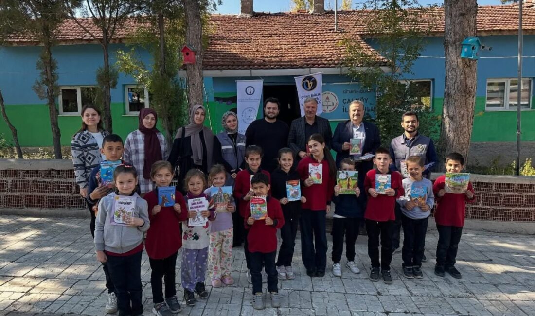 Kütahya’da Kırsal Eğitim İçin Önemli Kitap Bağışı Gerçekleştirildi Kütahya'nın Aslanapa ilçesinde, Birlik Vakfı Kütahya Şubesi ve Zeki Aktürk'ün