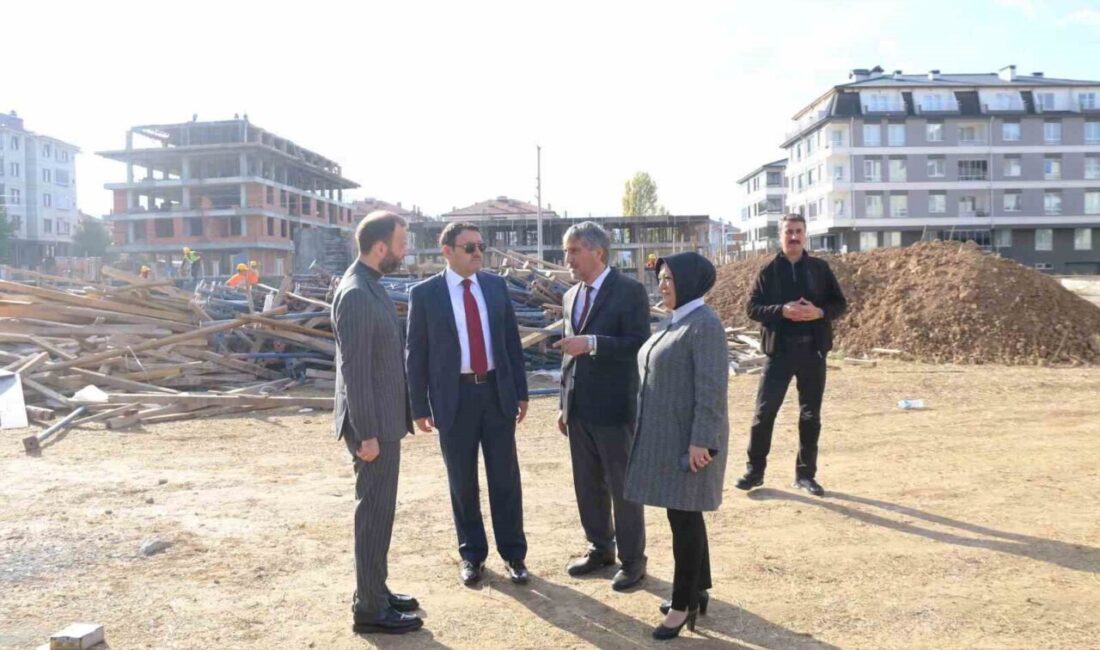 Kütahya'da eğitim yatırımları devam ediyor. Vali Musa Işın, 30 Ağustos