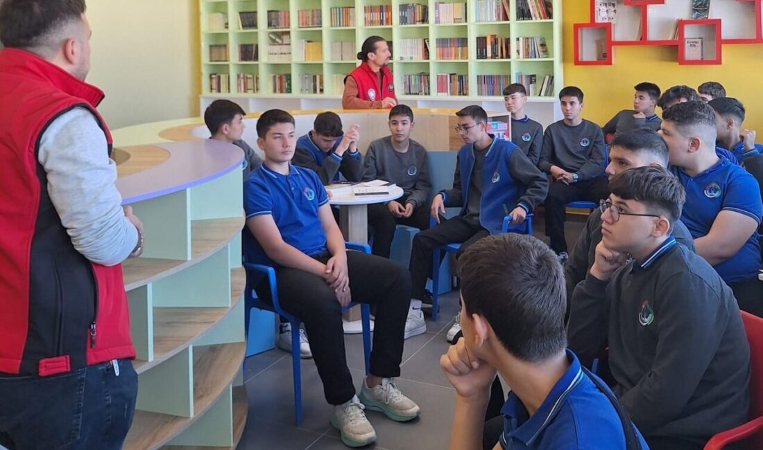 Kütahya'daki Terörle Mücadele Şube Müdürlüğü ekipleri, "Gençlik ve Güvenli Gelecek"