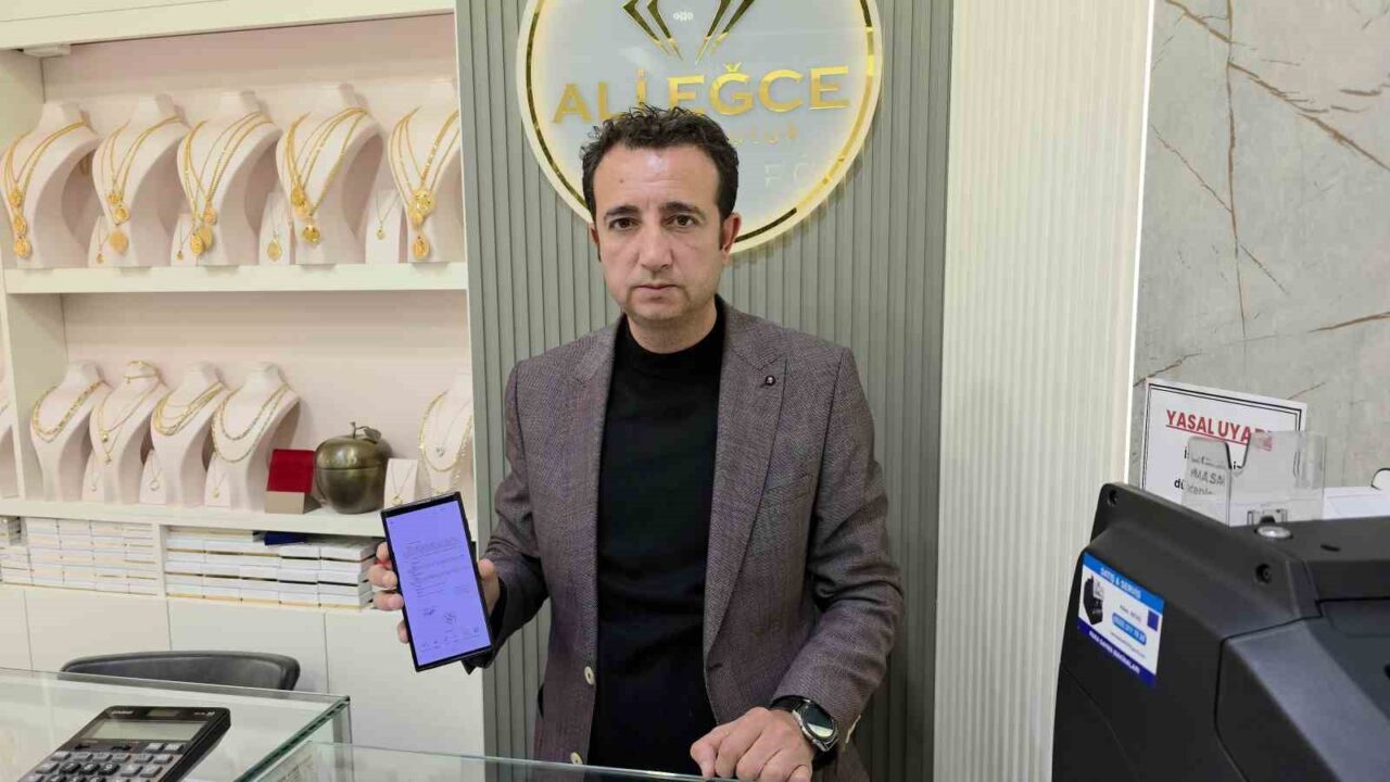 Kütahya Kuyumcular Odası Başkanı Ali Eğce, valiliğin imitasyon takılarda 'demo'