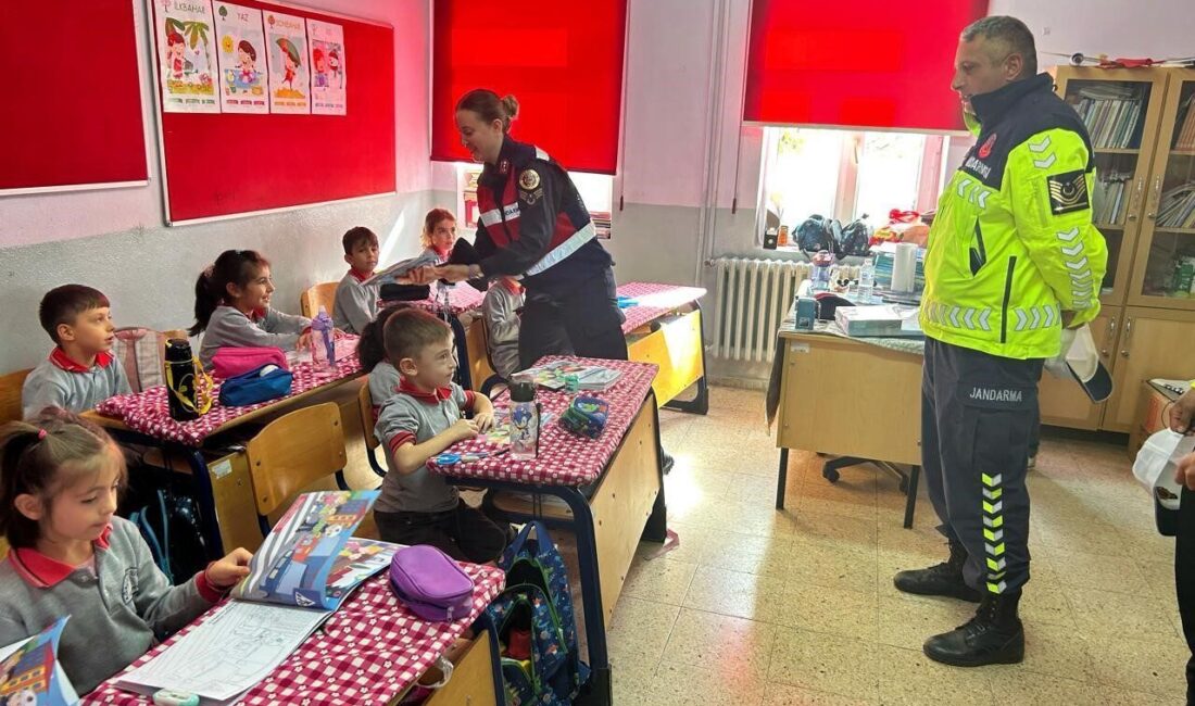 Kütahya Jandarma Komutanlığı’ndan Okullara Güvenlik Ziyareti: “Güvenli Okul Güvenli Gelecek” Projesi Uygulanıyor Kütahya İl Jandarma Komutanlığı, "Güvenli Okul Güvenli Gelecek" projesi kapsamında