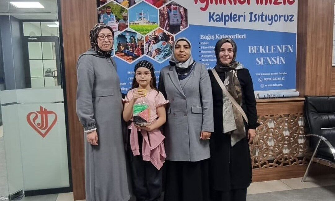 Kütahya'da Sosyal Konutlar Kur’an Kursu öğrencisi Buğlem Kırgöz, biriktirdiği harçlıkları
