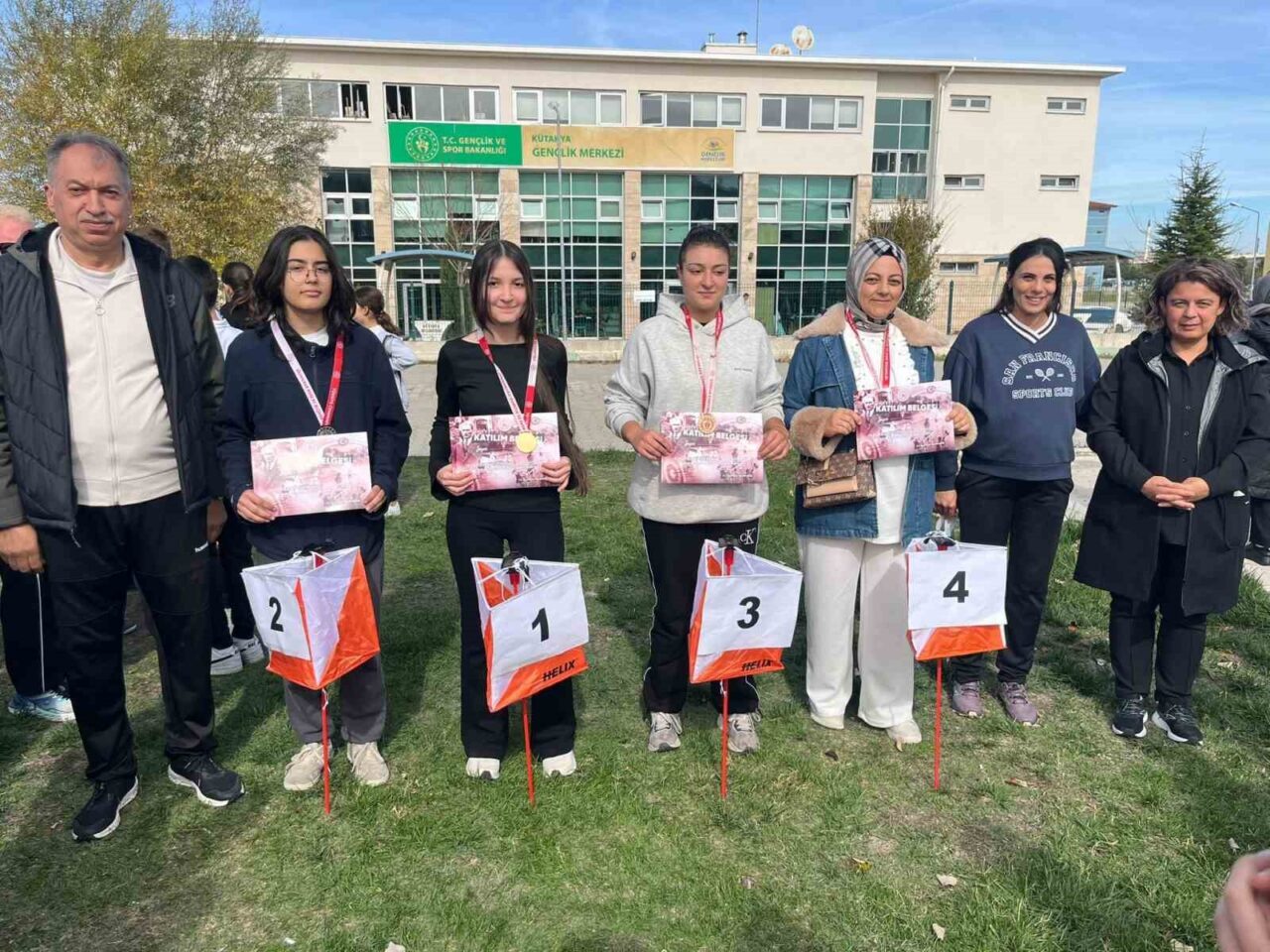 Kütahya'da gerçekleştirilen oryantiring yarışı, Cumhuriyet Bayramı coşkusuyla büyük ilgi gördü.