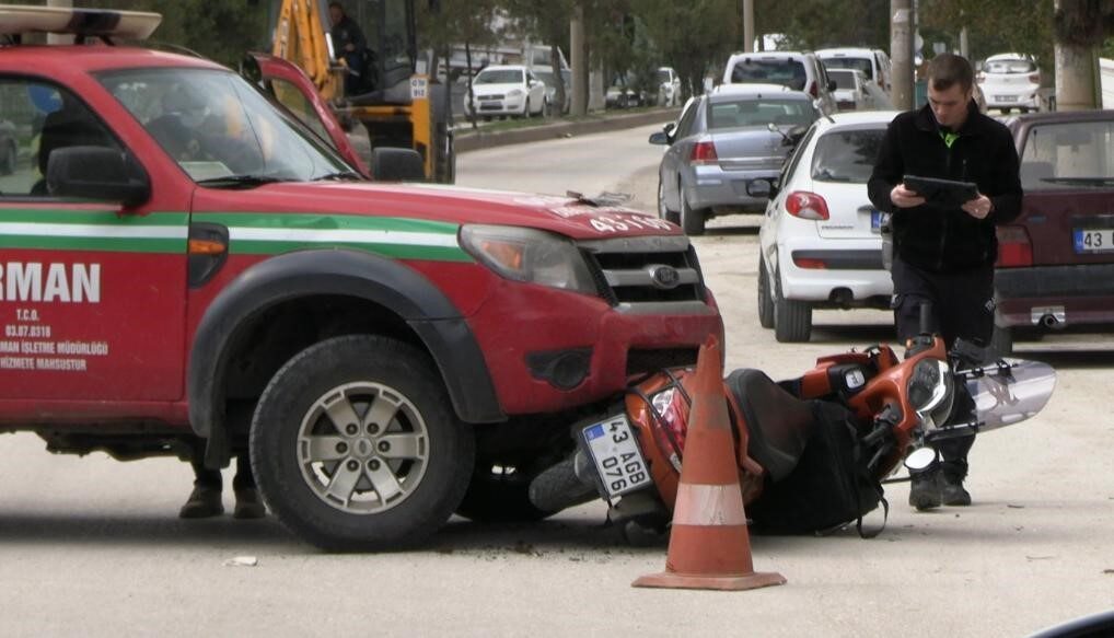Kütahya'nın Tavşanlı ilçesinde bir trafik kazası yaşandı. Kavaklı Mahallesi Tunçbilek
