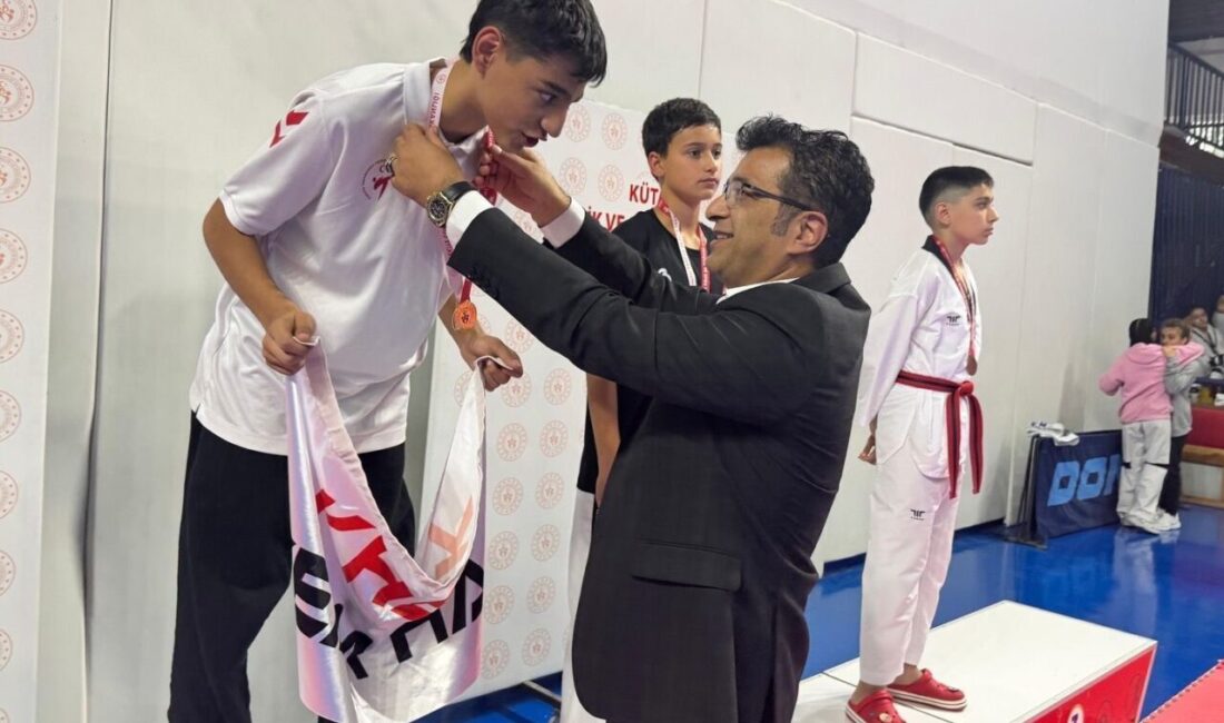 Kütahya'da Cumhuriyet Kupası Yıldızlar Taekwondo müsabakaları, 102. yıl kutlamaları çerçevesinde