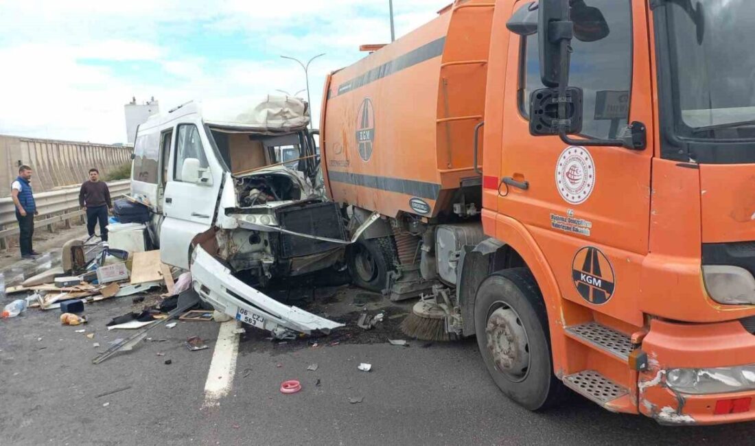 Kütahya-Eskişehir kara yolunda bir minibüs ile otomobilin çarpışması sonucu bir