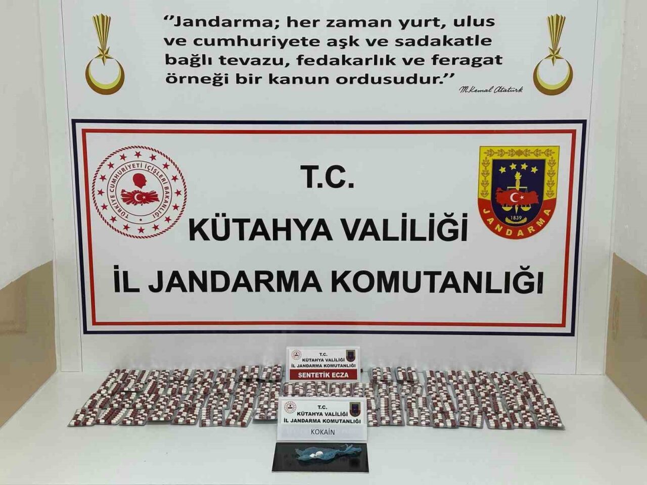 Kütahya İl Jandarma Komutanlığı'nın uyuşturucu ile mücadele operasyonunda, 1.086 sentetik