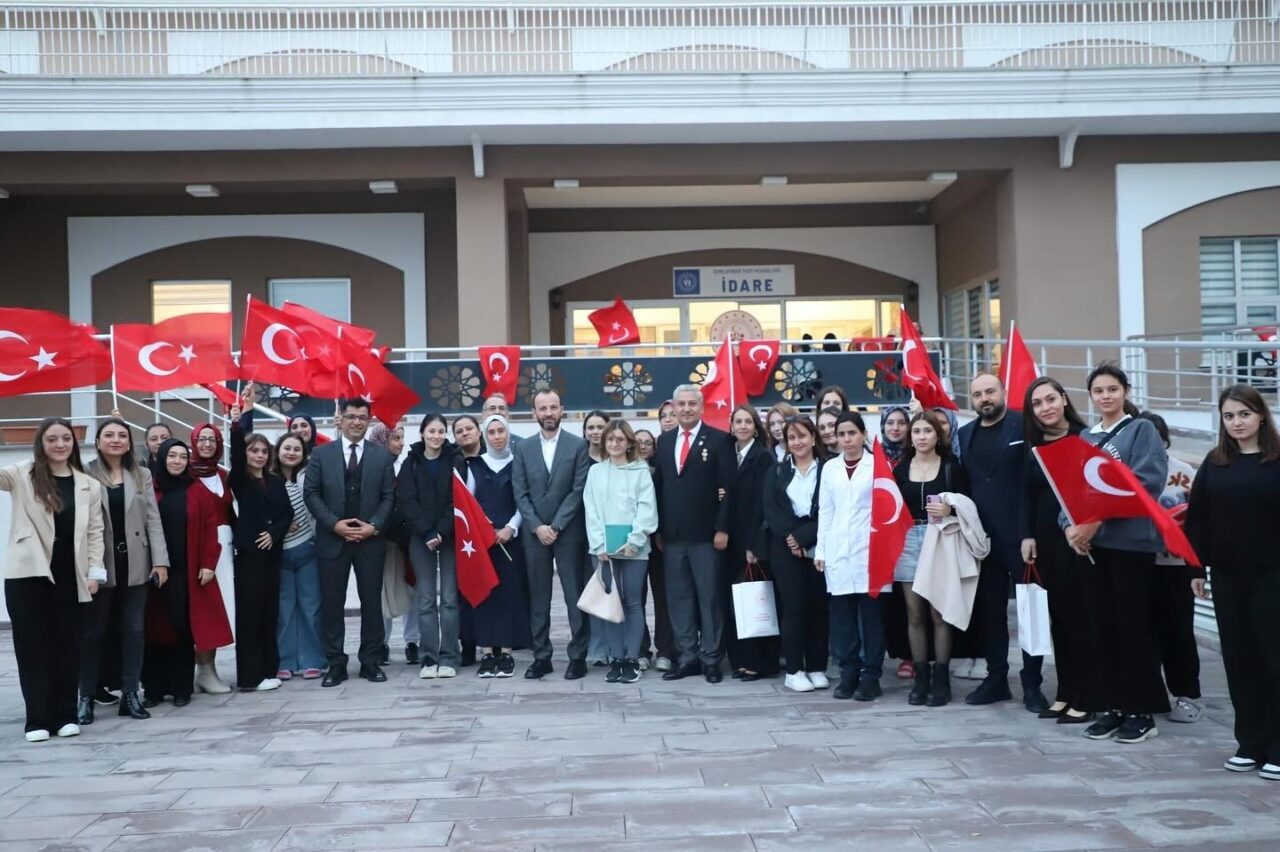 Kütahya'da düzenlenen "Vatan ve Kahramanlık Buluşmaları" etkinliği, Dumlupınar ve Yesevi