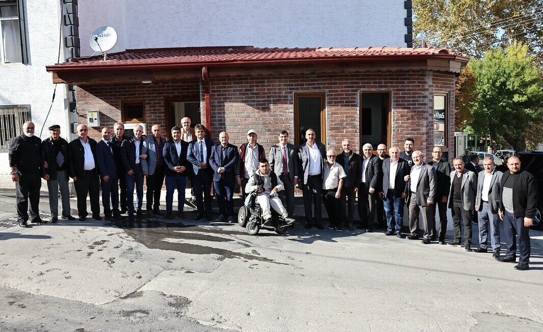 Kütahya Belediye Başkanı Eyüp Kahveci, İstiklal Mahallesi'nde modern bir muhtarlık