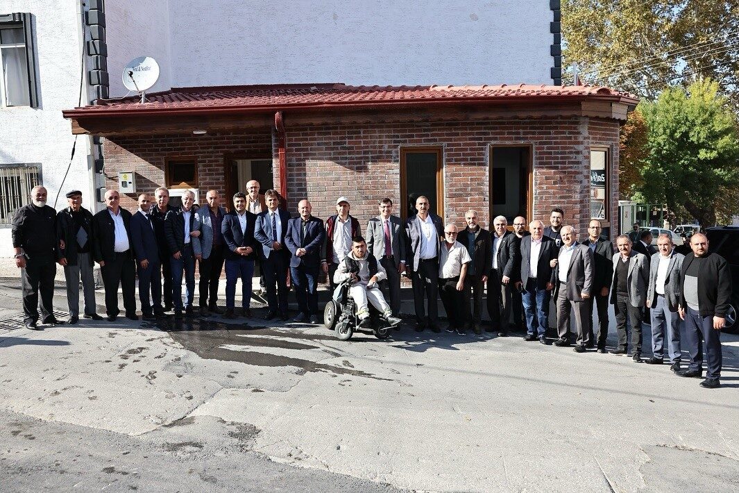 Kütahya Belediye Başkanı Eyüp Kahveci, İstiklal Mahallesi'nde modern bir muhtarlık