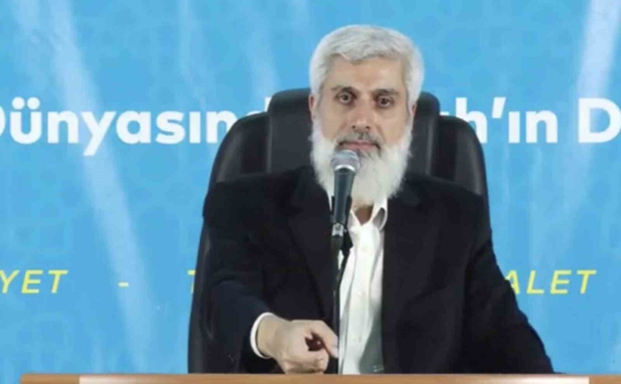 Elazığ’da Furkan Hareketi kurucusu Alparslan Kuytul, zabıtanın düzenlediği müdahaleye karşı