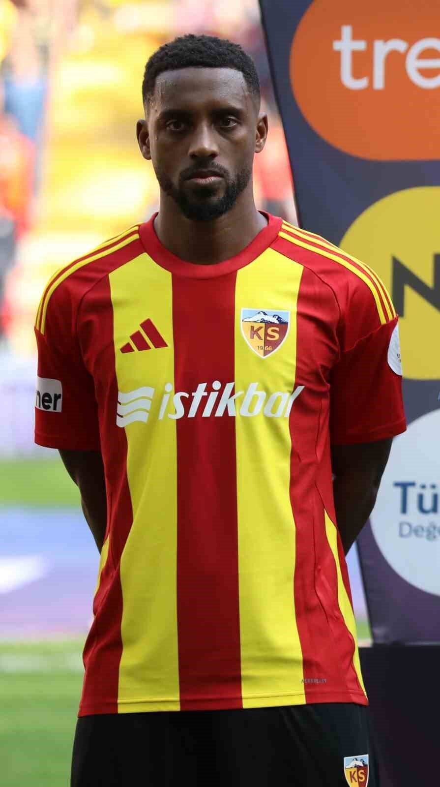 Kayserisporlu Lionel Carole, Samsunspor ile oynanan maçta gördüğü sarı kart