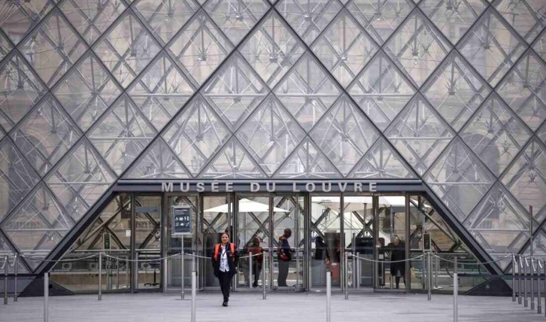 Louvre Müzesi, 19 Ekim'de gerçekleşen 88 milyon euro değerindeki soygunun