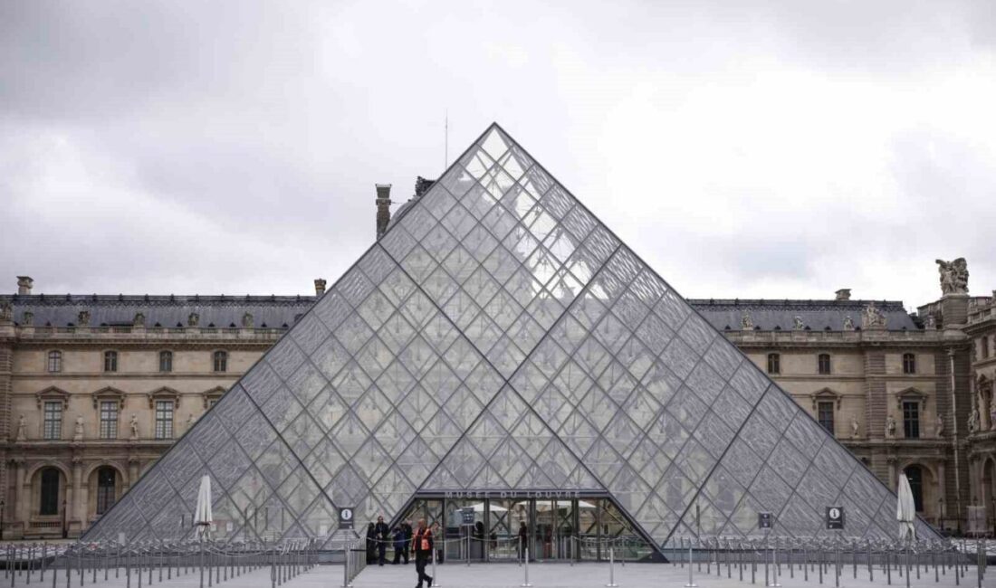 Louvre Müzesi’nde Çalınan Mücevherlerin Değeri 88 Milyon Euro Olarak Açıklandı 19 Ekim’de Paris’teki Louvre Müzesi'nde gerçekleşen soygunda, 4 hırsızın çaldığı