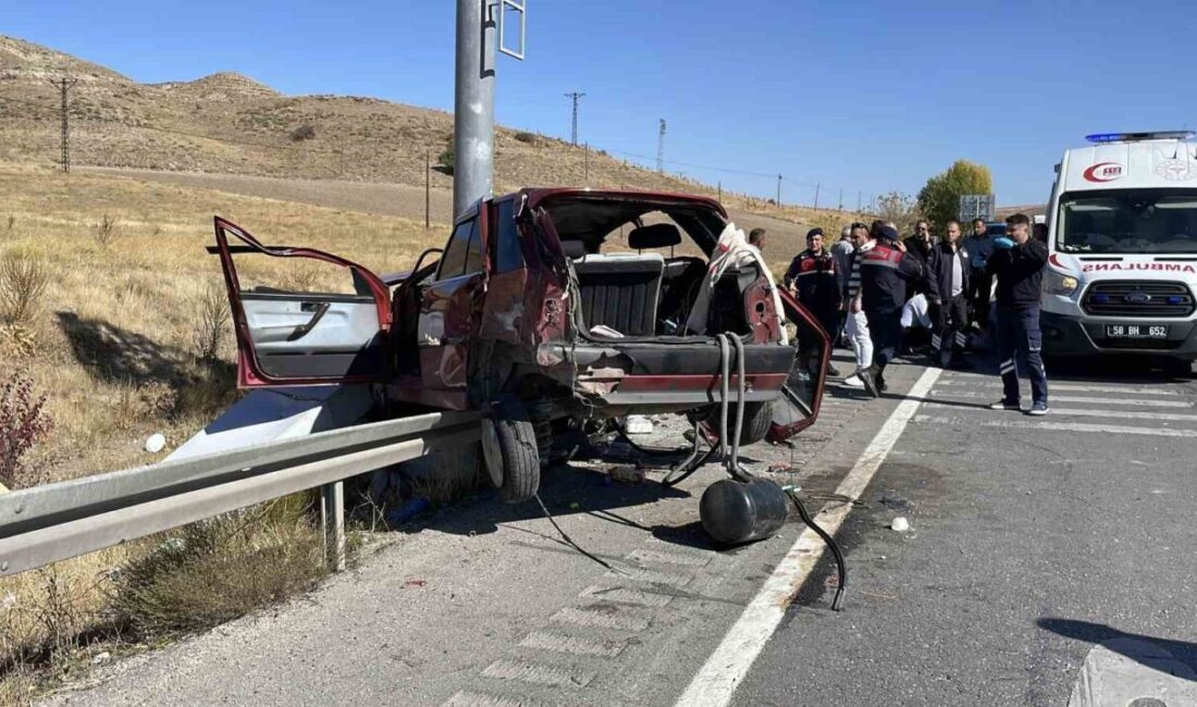 Sivas-Ankara karayolunda iki aracın çarpışması sonucu 10 kişi yaralandı. Patlayan