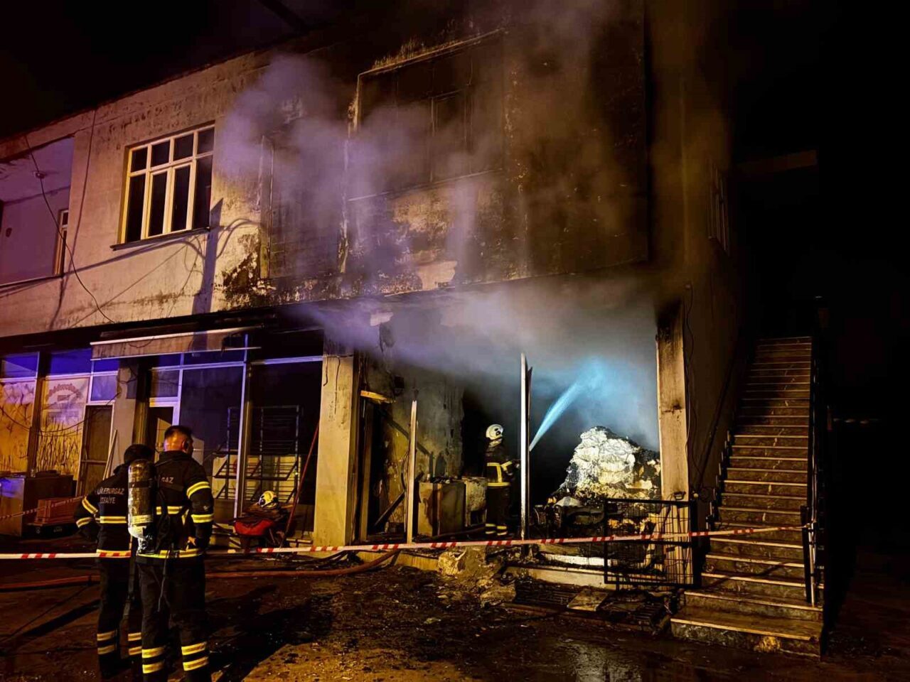 Kırklareli'nin Lüleburgaz ilçesindeki Düğüncübaşı köyünde bir ekmek fırınında çıkan yangın,
