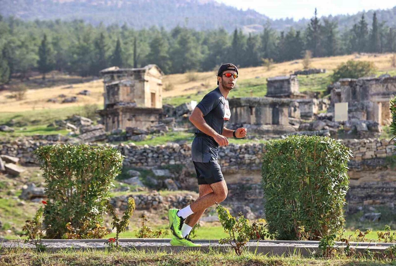 Pamukkale'de yapılan Lykos Yarı Maratonu, 3 bin 237 sporcunun katılımıyla