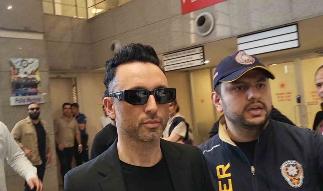 Mabel Matiz'in "Perperişan" şarkısının sözlerinin müstehcen olduğu gerekçesiyle İstanbul Cumhuriyet