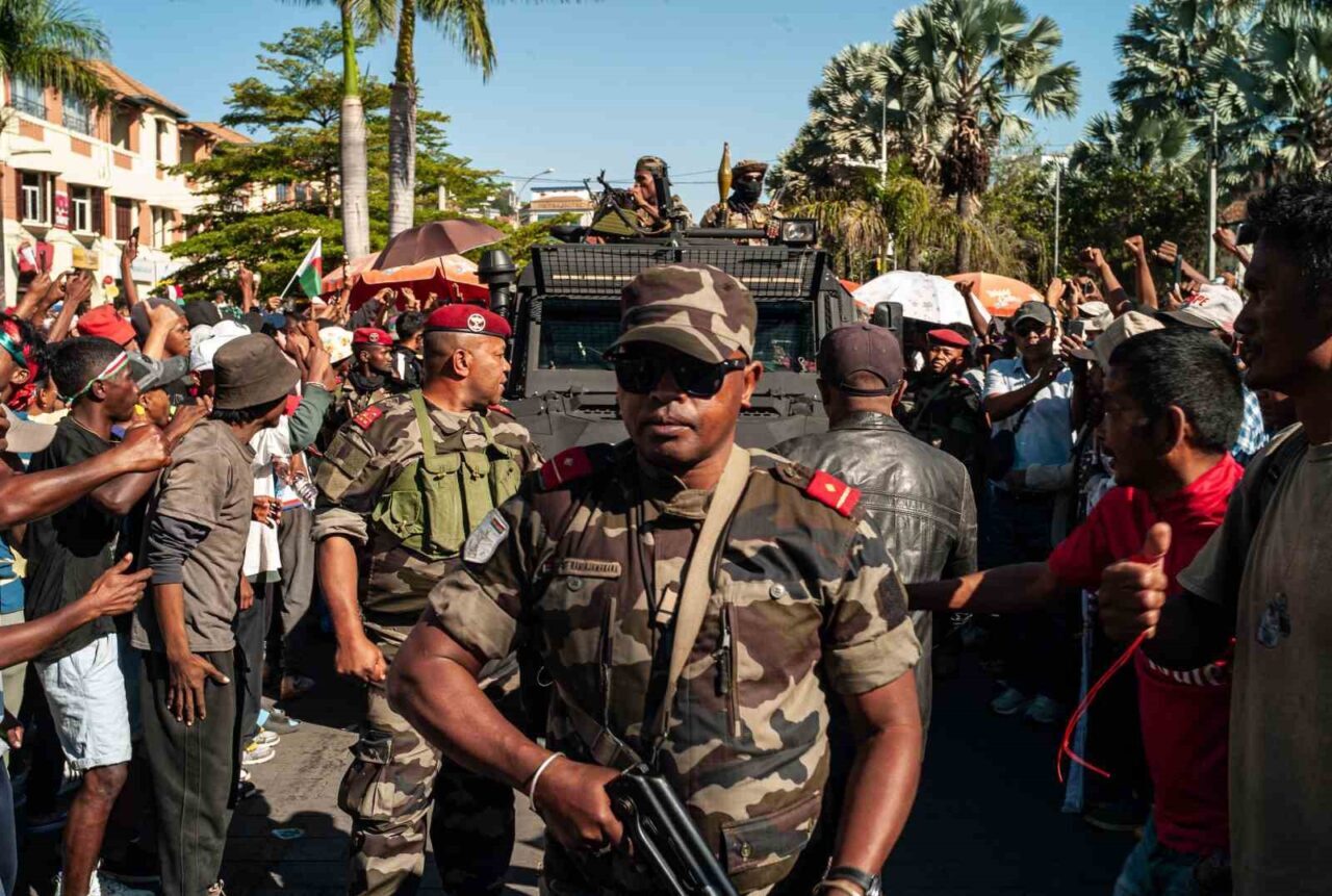 Madagaskar Yüksek Anayasa Mahkemesi, Devlet Başkanı Andry Rajoelina'nın ülkeyi terk