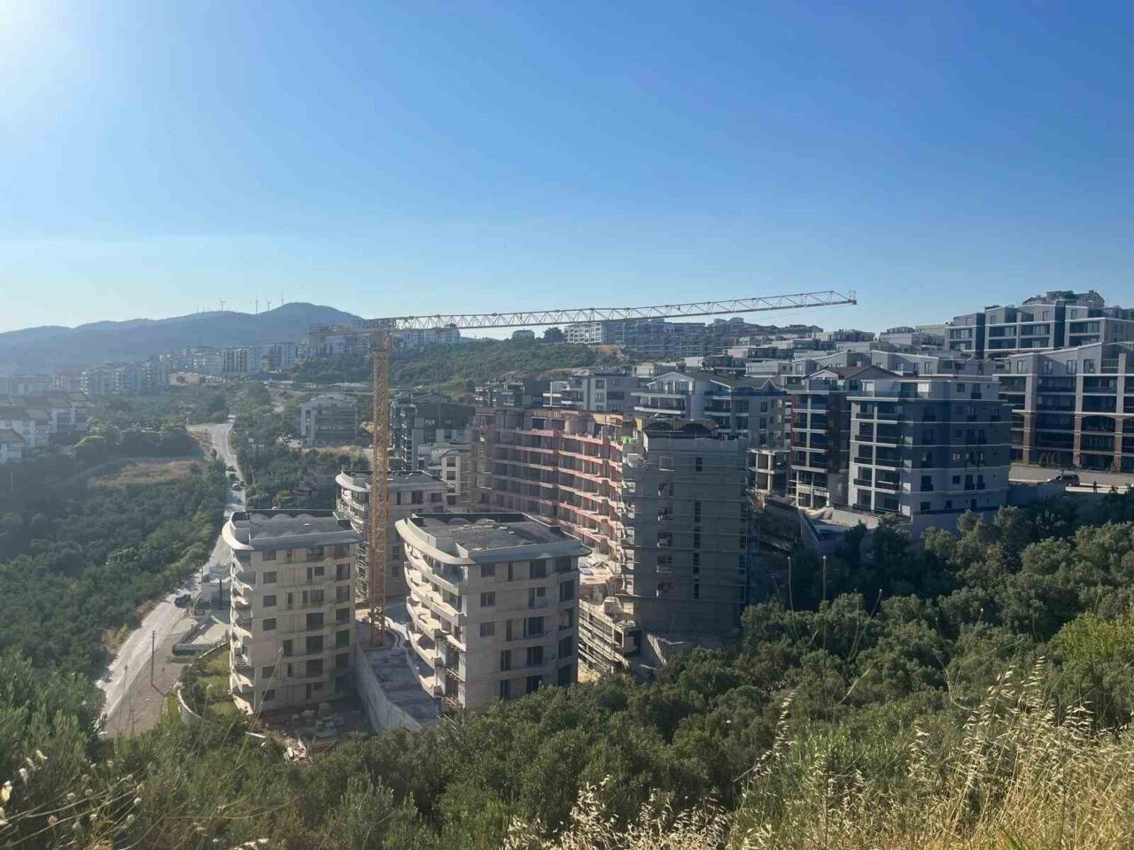 Mudanya’da Yargı Kararına Rağmen Devam Eden İnşaat, Sakinleri Korkutuyor