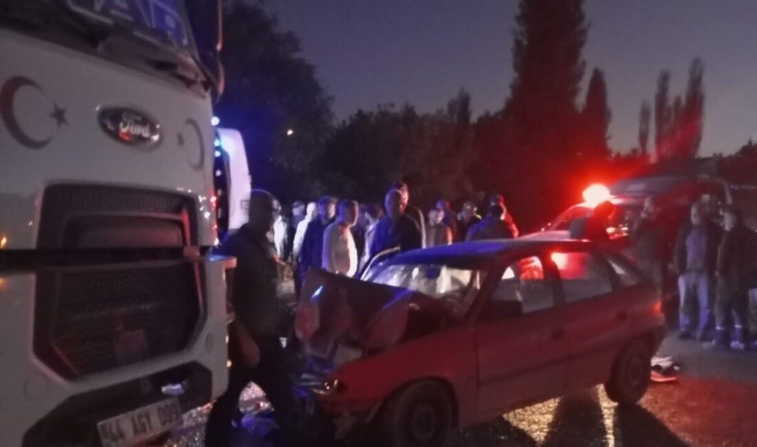 Malatya'nın Doğanşehir ilçesinde meydana gelen trafik kazasında, hafriyat kamyonu ile