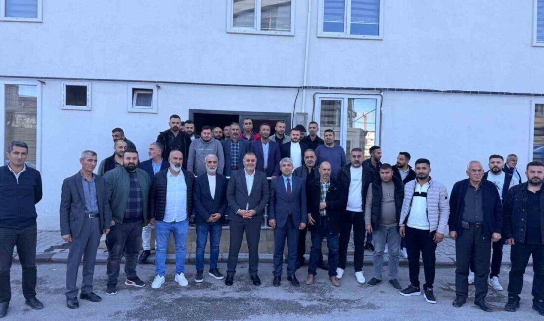 Malatya’da Minibüsçüler ve Servisçiler Odası Başkanı Mesut İnce, MHP İl Başkanı Gökhan Gök ile esnaf sorunlarını görüştü Malatya Minibüsçüler ve Servisçiler Odası Başkanı Mesut İnce, MHP Malatya