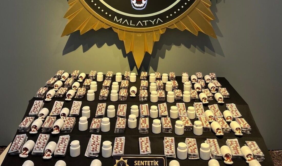 Malatya'da düzenlenen operasyonda, narkotik ekipleri bir araçta 7 bin 881