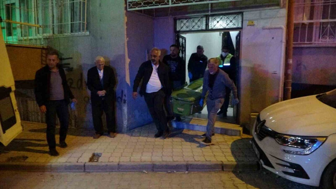 Malatya'nın Battalgazi ilçesinde 83 yaşındaki Mehmet Dağlı, yalnız yaşadığı evinde