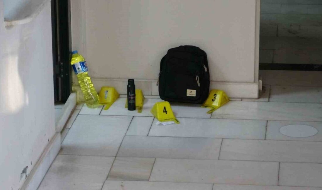 Malatya'nın Battalgazi ilçesindeki Kernek Karagözlüler Camii'nin tuvaletinde şüpheli bir çanta