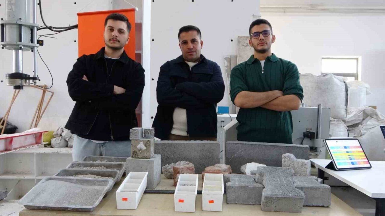 Malatya’da Deprem Enkazından Elde Edilen Malzemelerle Beton Yol Üretimi Başladı