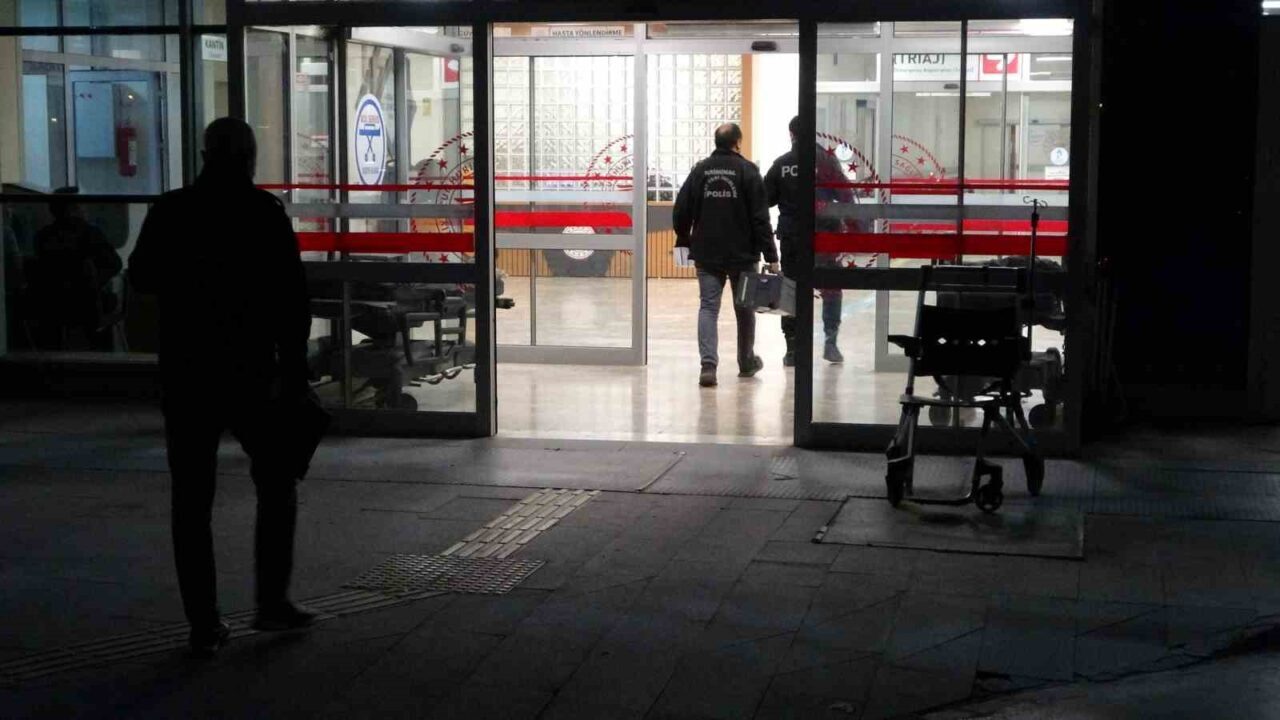 Malatya'nın Battalgazi ilçesinde 31 yaşındaki E.A., tabancayla yaralanarak hastaneye kaldırıldı.