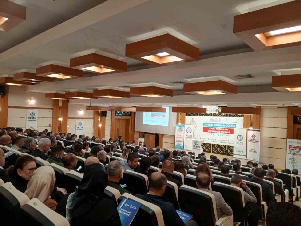 Malatya'da, 6 Şubat depremlerinin ardından kurumlar üzerindeki göç etkilerini değerlendiren