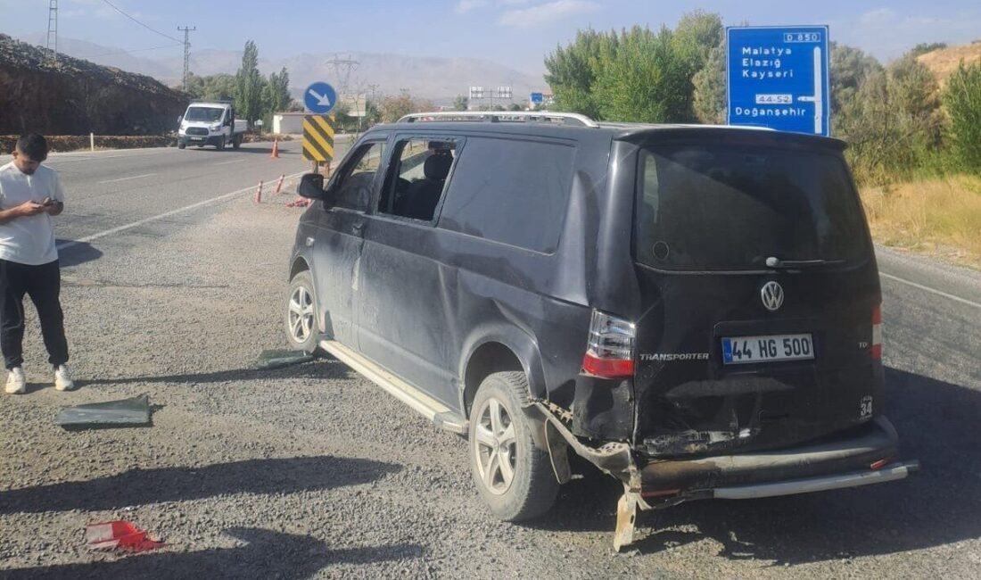 Malatya'nın Doğanşehir ilçesinde, M.Ş. yönetimindeki minibüs ile U.T.'nin kullandığı otomobil