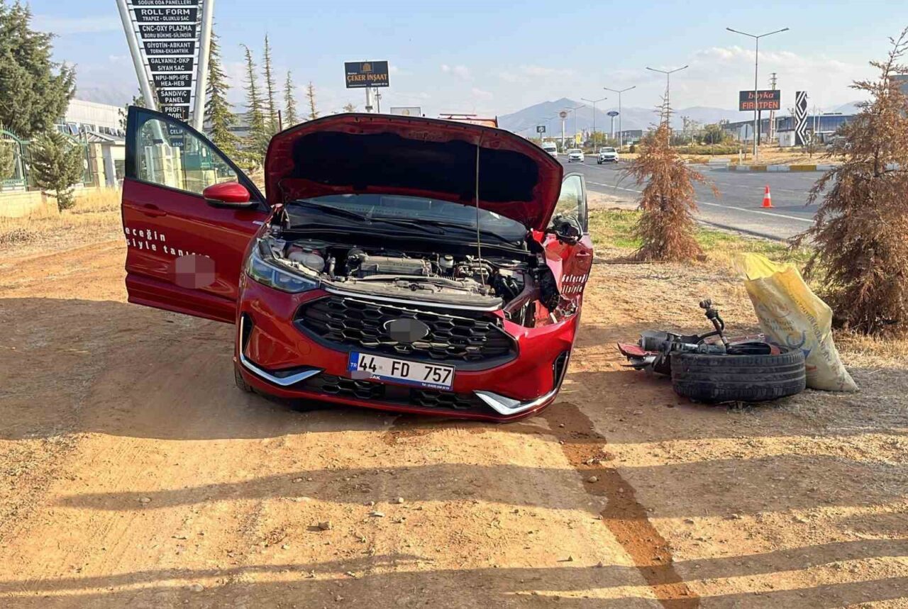 Malatya'nın Yeşilyurt ilçesinde iki otomobilin çarpıştığı kazada, F.S. ve Y.S.