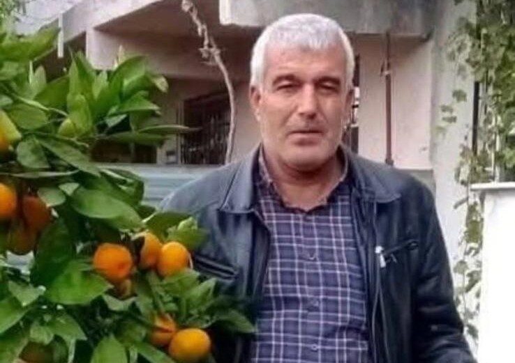 Malatya'nın Akçadağ ilçesinde 59 yaşındaki Ali Bayrak, bahçesinde ağaç keserken