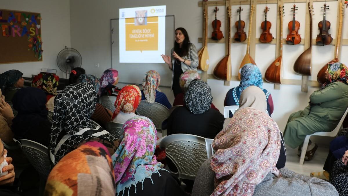 İnönü Üniversitesi, kadınlara yönelik hijyen eğitimi düzenledi. Doç. Dr. Gülçin