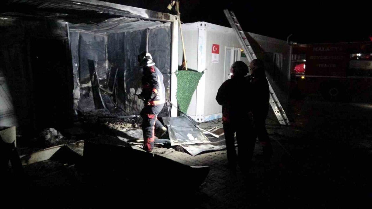 Malatya'daki Suudi Arabistan Konteyner Kent'te çıkan yangın, uykudaki bir ailenin