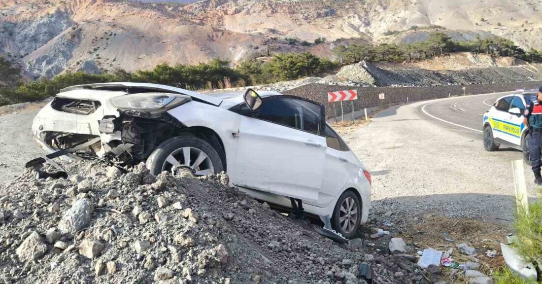 Malatya'nın Doğanşehir ilçesinde M.A. (32) yönetimindeki otomobil, direksiyon hakimiyetinin kaybolması