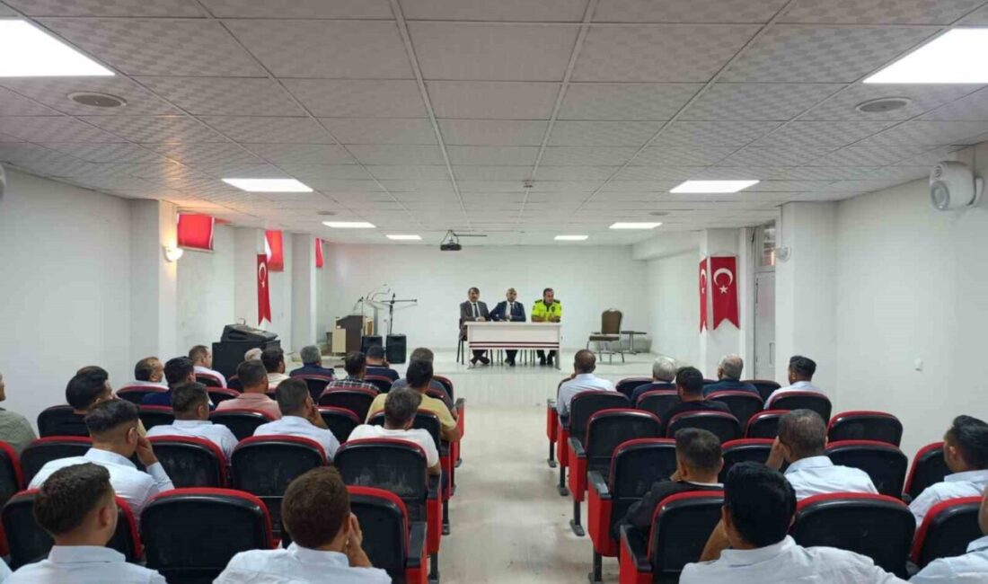 Malatya'da, okul servisi sürücülerine yönelik trafik güvenliği ve emniyet kemeri