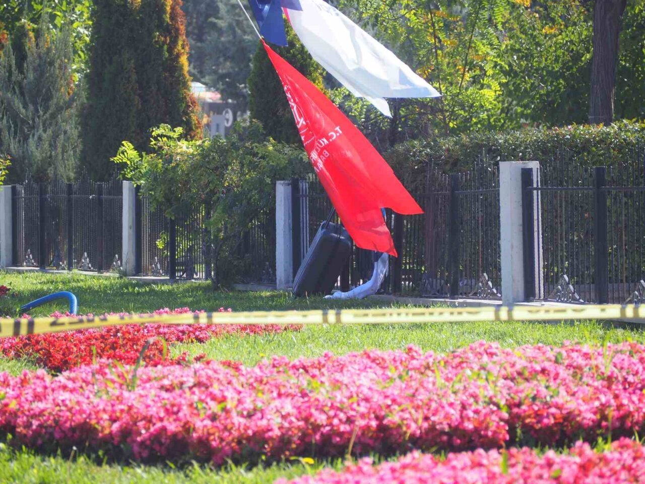 Malatya'da Kongre ve Kültür Merkezi önünde bulunan şüpheli bavul, polis