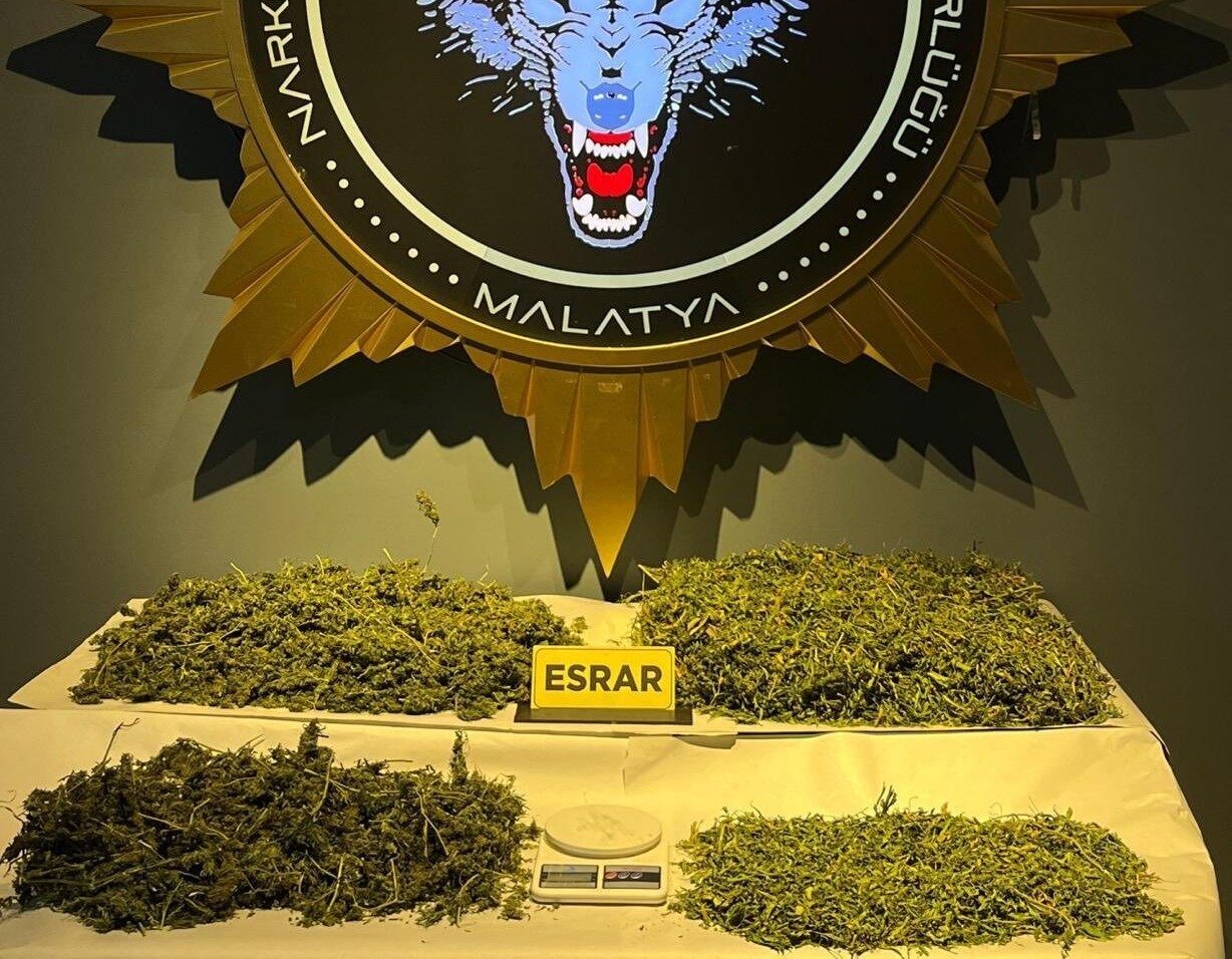 Malatya'da polis, Gündüzbey Mahallesi'nde düzenlediği uyuşturucu operasyonunda 13 kilo 560