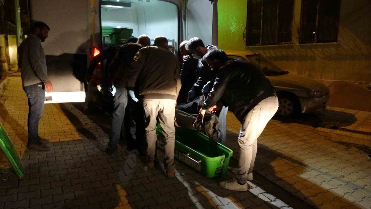 Malatya'nın Battalgazi ilçesinde 78 yaşındaki Mehmet Hanifi Çalıkuşu, yalnız yaşadığı