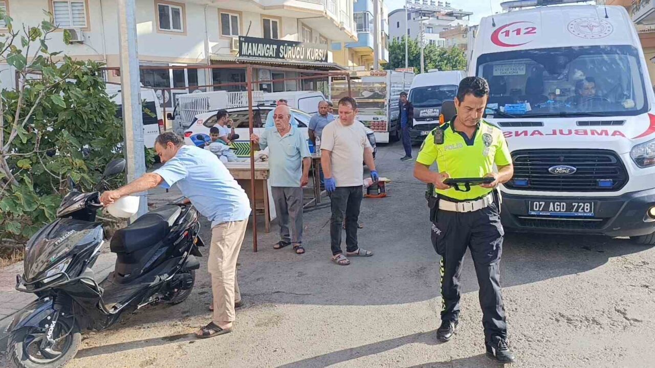 Manavgat'ta bir motosiklet sürücüsü, bisikletli bir çocuğa çarpmamak için motosikletini