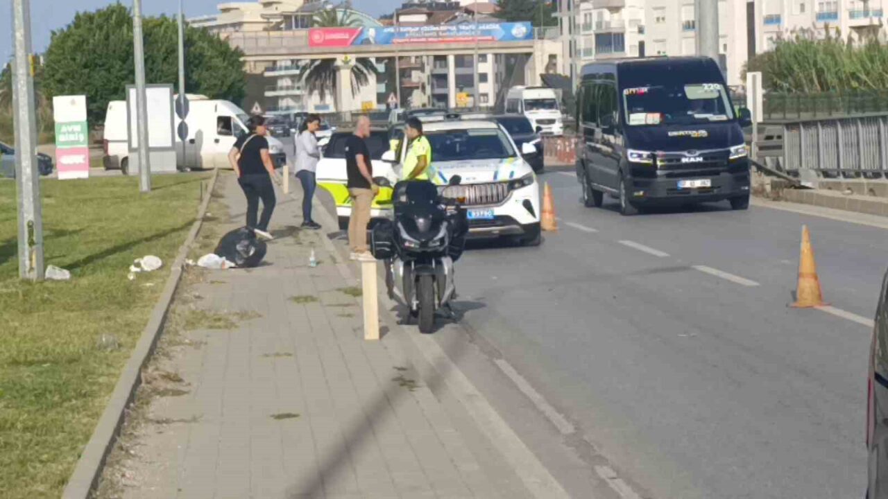 Antalya'nın Manavgat ilçesinde Gökhan Ö.'nün kullandığı motosiklet, Nurşen K. tarafından