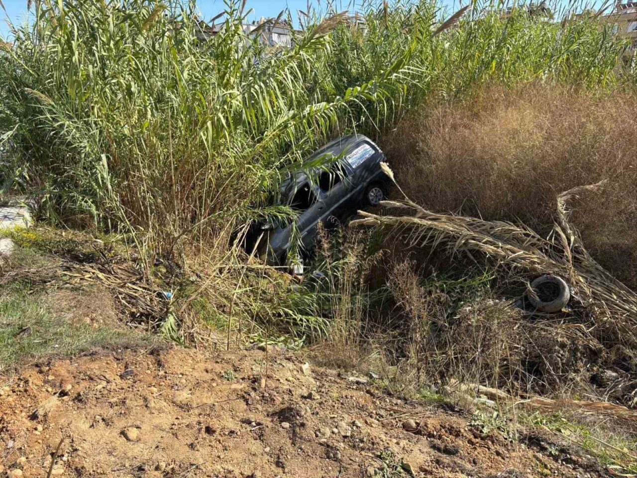 Manavgat’ta İki Otomobilin Çarpışması Sonucu İki Kişi Yaralandı