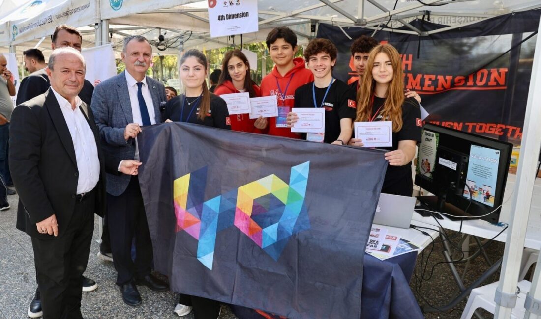 Manisa’da Düzenlenen Bilim Şenliğine 30 Bin Öğrenci Katıldı Manisa'da gerçekleştirilen "MANİFEST" bilim şenliğine katılan 30 bin öğrenci, bilimin