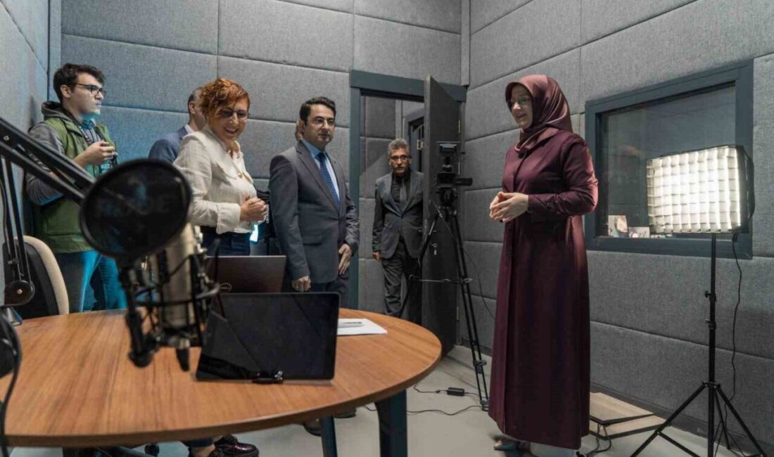 Manisa Celal Bayar Üniversitesi, İletişim Fakültesi için Modern Radyo ve Sinema Stüdyosunu Hizmete Açtı Manisa Celal Bayar Üniversitesi İletişim Fakültesi, öğrencilere uygulama becerileri kazandıracak