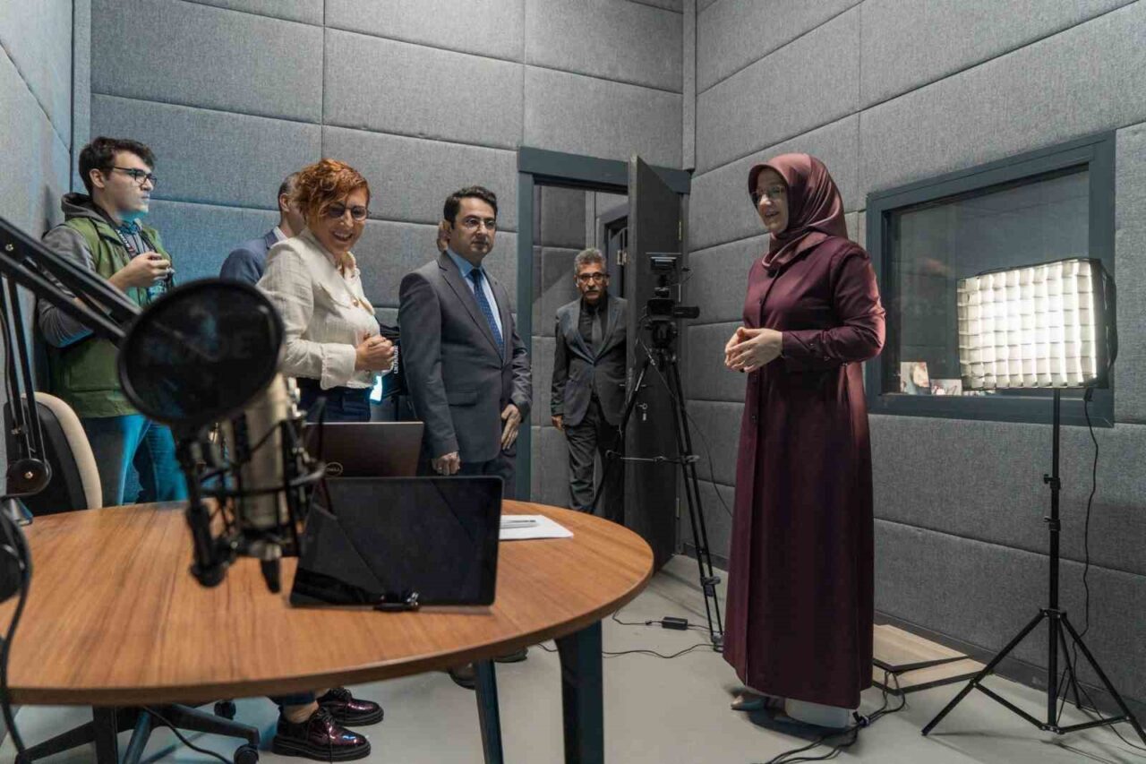 Manisa Celal Bayar Üniversitesi, İletişim Fakültesi için Modern Radyo ve Sinema Stüdyosunu Hizmete Açtı