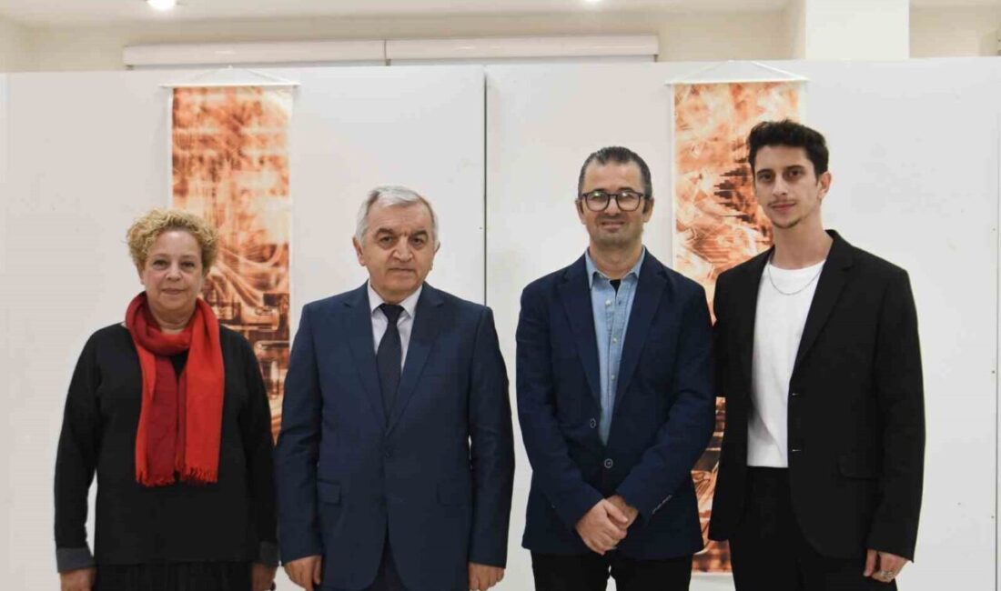 Manisa Motifleri Modern Tasarım ile Sakarya Üniversitesi’nde Hayat Buldu Sakarya Üniversitesi, lisans öğrencisi Furkan Işıksever'in Manisa yöresinin motiflerini modern