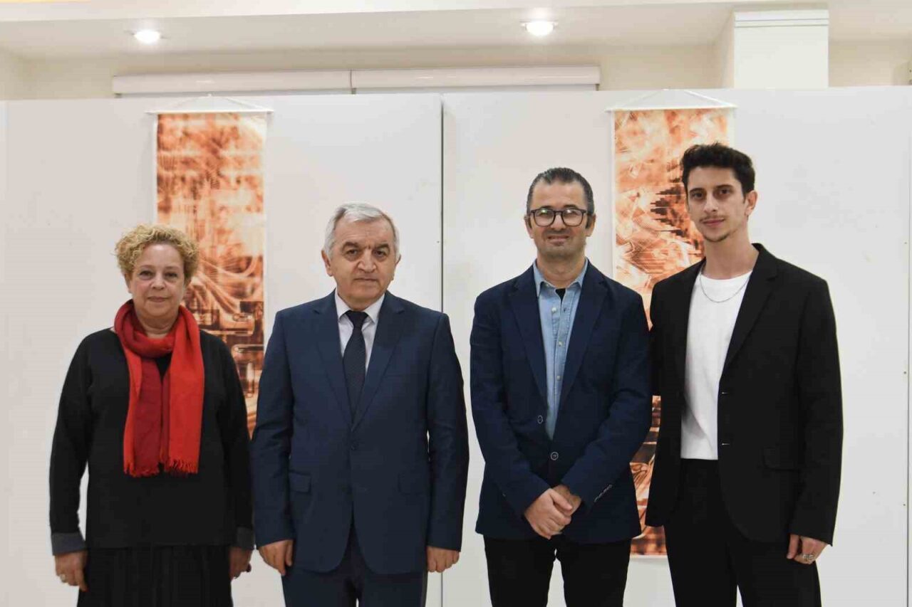 Sakarya Üniversitesi, lisans öğrencisi Furkan Işıksever'in Manisa yöresinin motiflerini modern